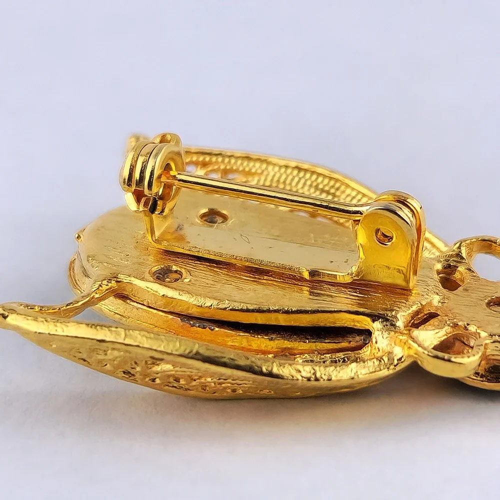 N/A bee brooch